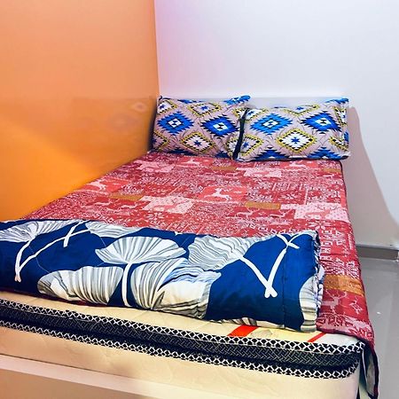 Апартаменти Moon Backpackers Burjman Exit 2, Family Partitions, Loft Partitions, Дубай Екстер'єр фото