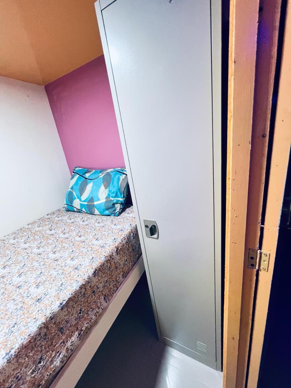 Апартаменти Moon Backpackers Burjman Exit 2, Family Partitions, Loft Partitions, Дубай Екстер'єр фото