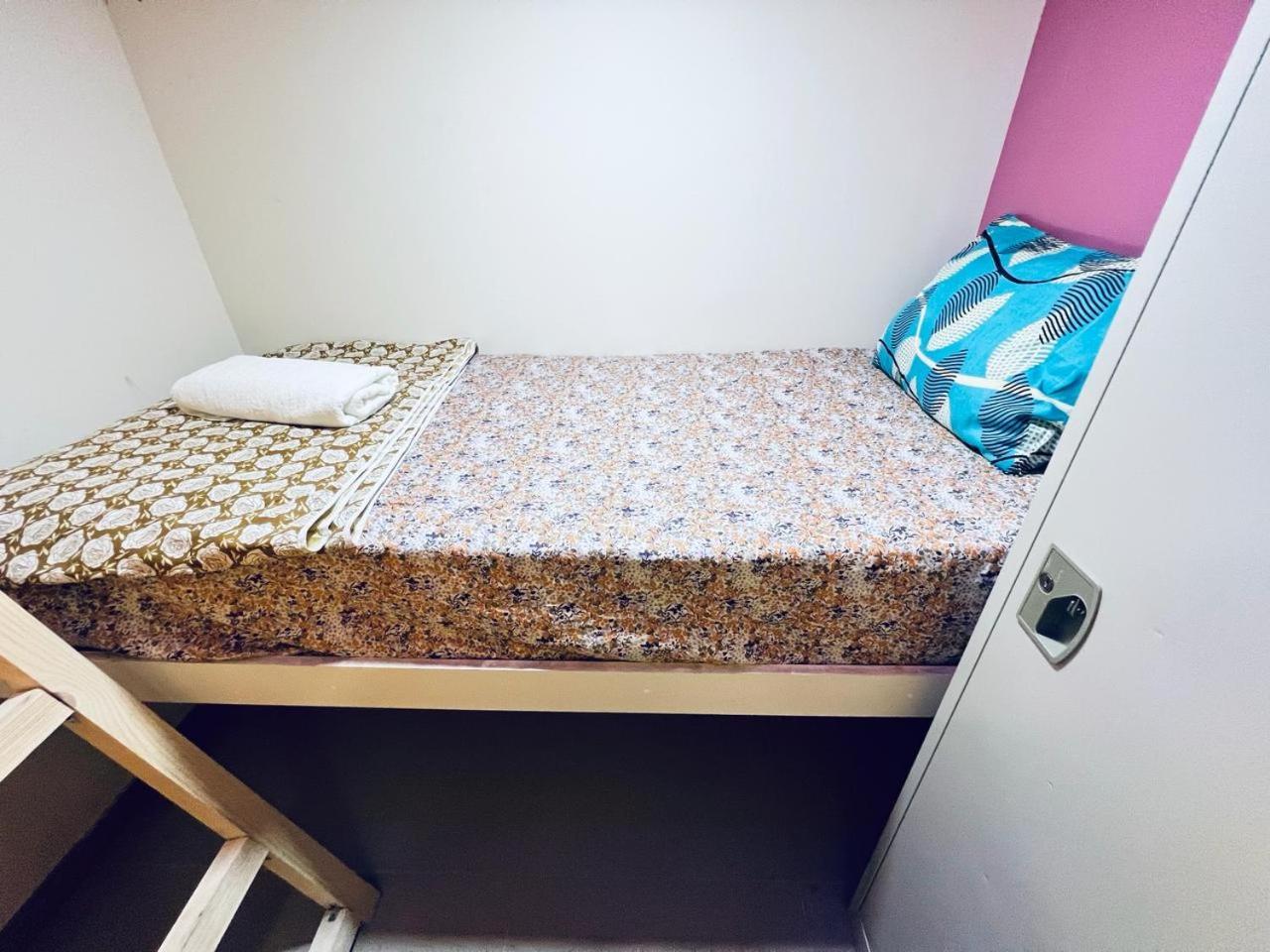 Апартаменти Moon Backpackers Burjman Exit 2, Family Partitions, Loft Partitions, Дубай Екстер'єр фото