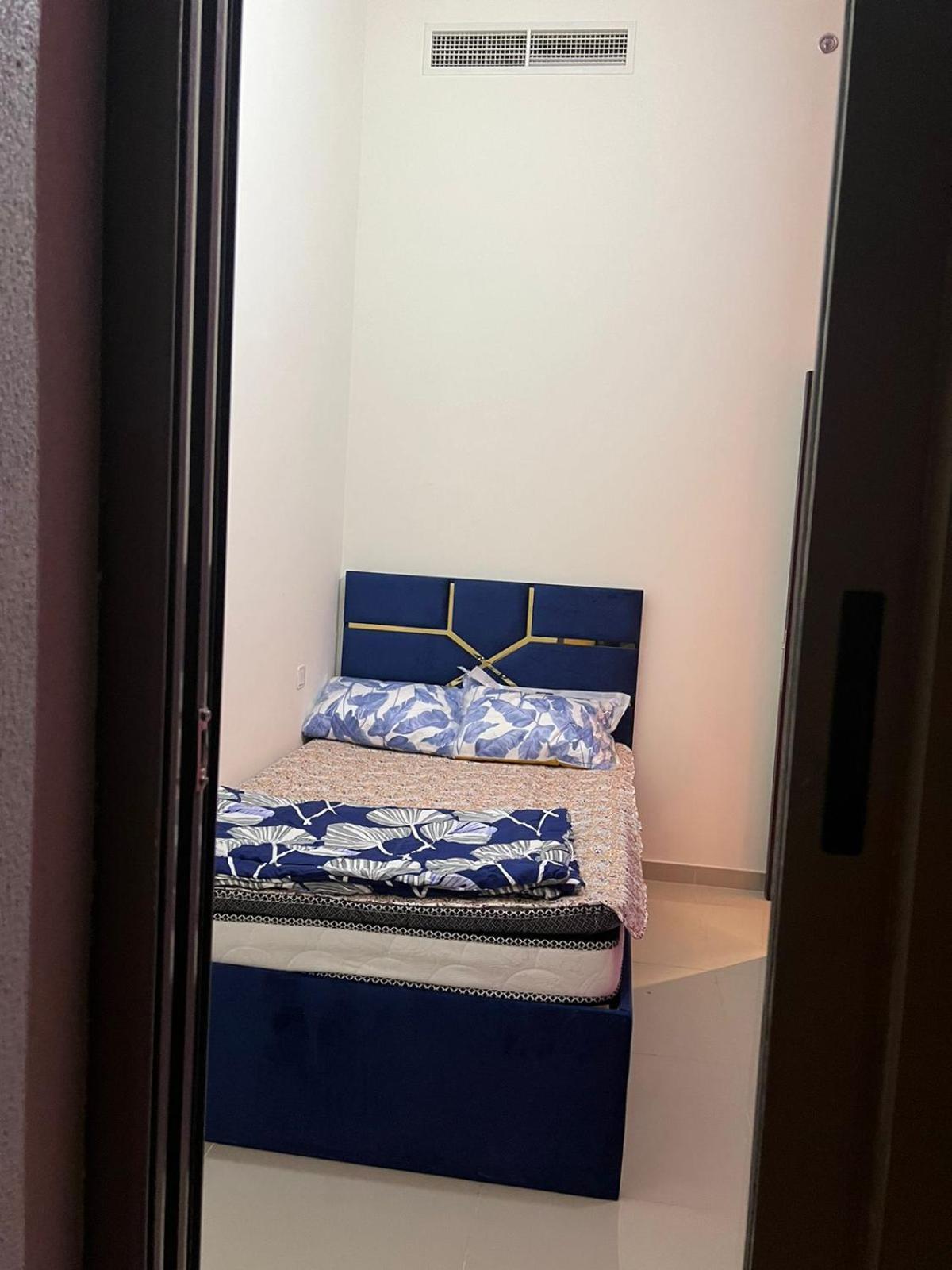 Апартаменти Moon Backpackers Burjman Exit 2, Family Partitions, Loft Partitions, Дубай Екстер'єр фото