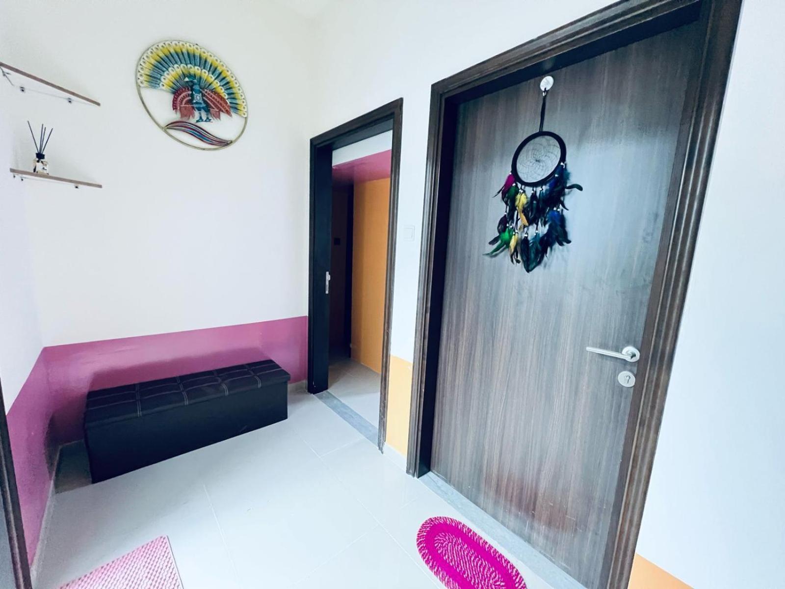 Апартаменти Moon Backpackers Burjman Exit 2, Family Partitions, Loft Partitions, Дубай Екстер'єр фото