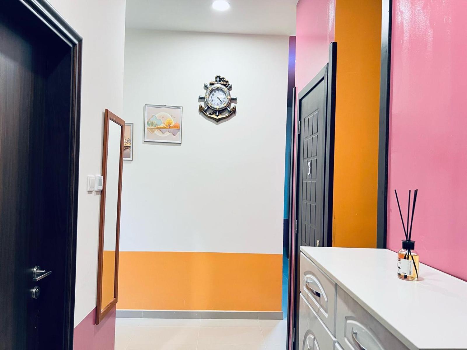 Апартаменти Moon Backpackers Burjman Exit 2, Family Partitions, Loft Partitions, Дубай Екстер'єр фото